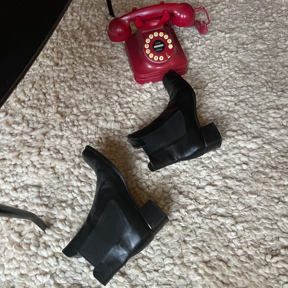 Salvatore Ferragamo square tip ankle chelsea booties sz 7 - Picture 3 of 6